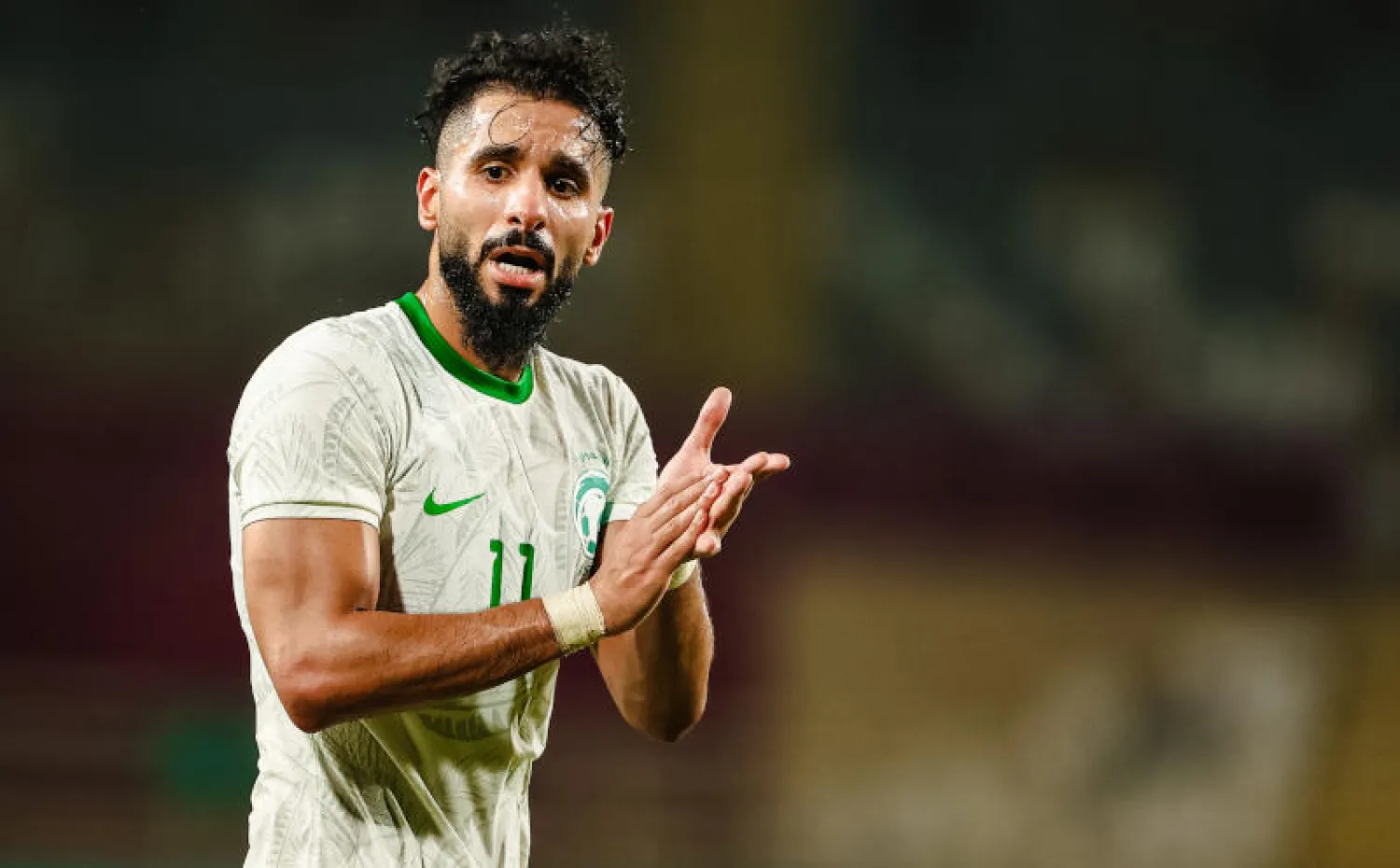 صالح الشهري بعد تسجيله هدف الأخضر السعودي (الشرق الأوسط)