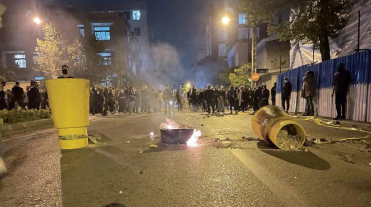 Dünden önceki gün Tahran'da gece protestolarından bir görüntü (Twitter)