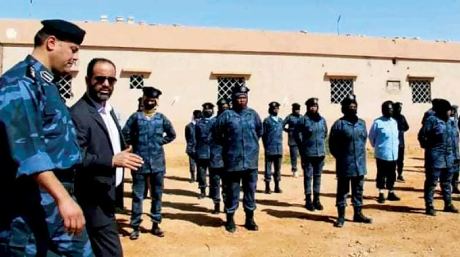 سالم الرزمة يتفقد مقر جهاز الهجرة غير المشروعة بجنوب البلاد (مكتب الإعلام بوزارة الداخلية)