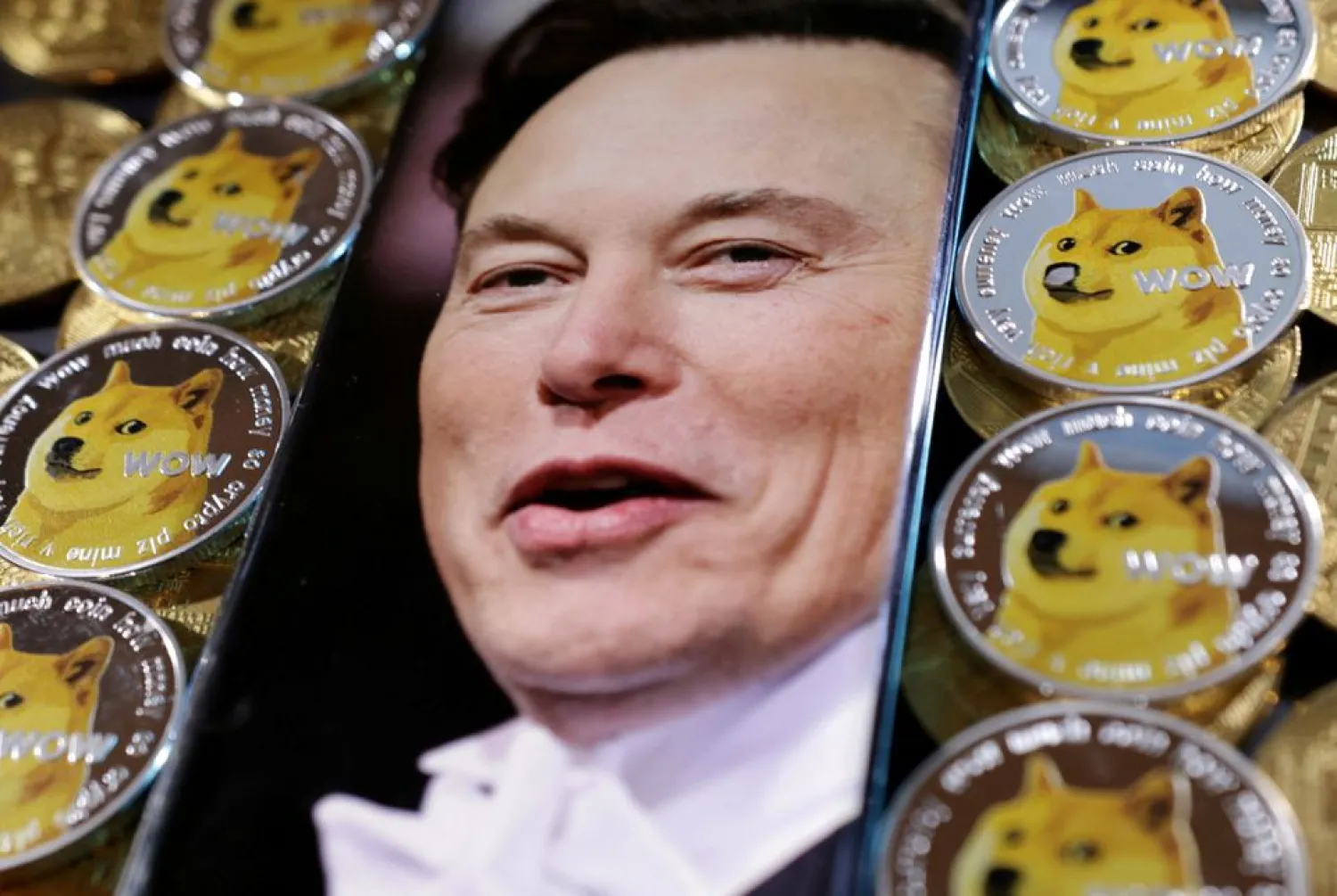 [1/2] A photo of Elon Musk is displayed on a smartphone placed on representations of cryptocurrency Dogecoin in this illustration taken June 16, 2022. REUTERS/Dado Ruvic/Illustration/File Photo





