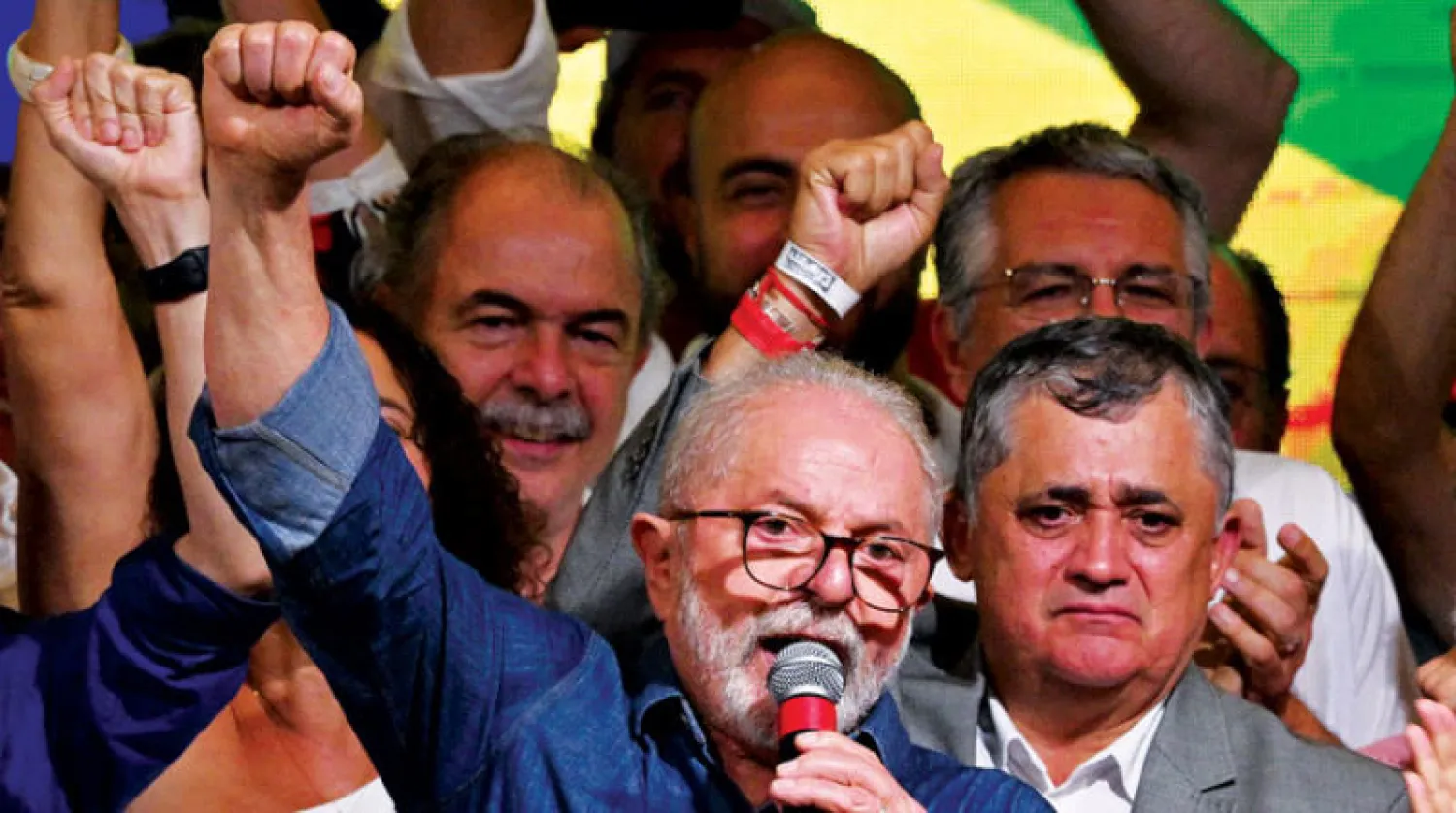 لولا في تجمع لأنصاره بعد إعلان فوزه (أ.ف.ب)