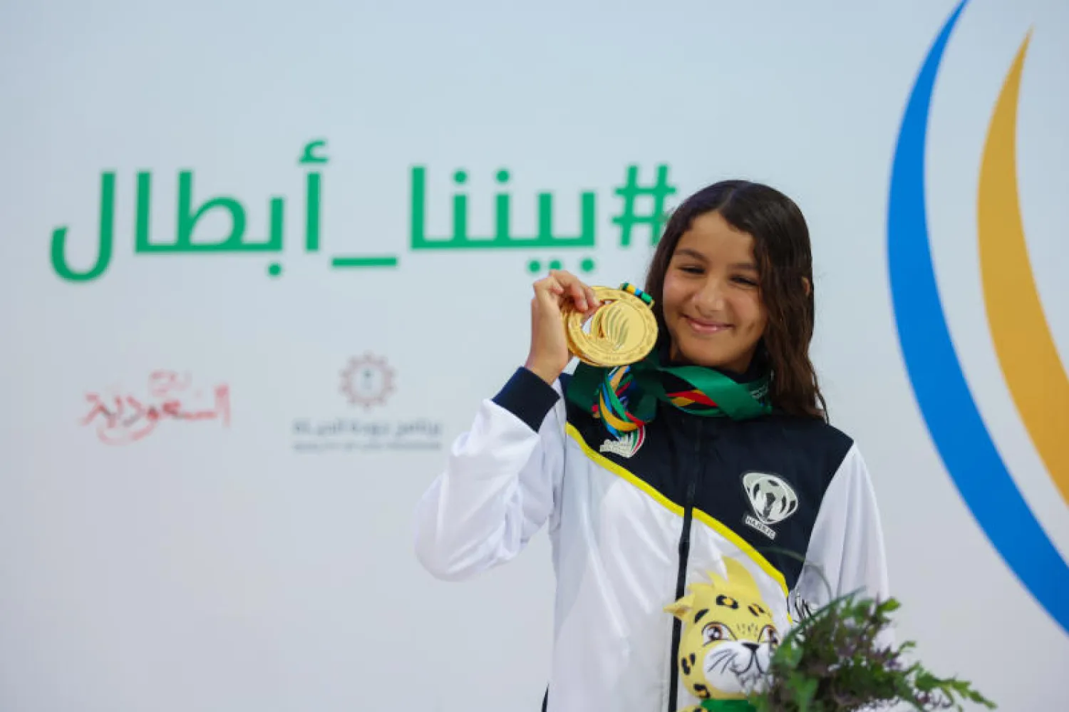 كوثر البارودي بعد تتويجها بالميداليتين الذهبيتين (الشرق الأوسط)