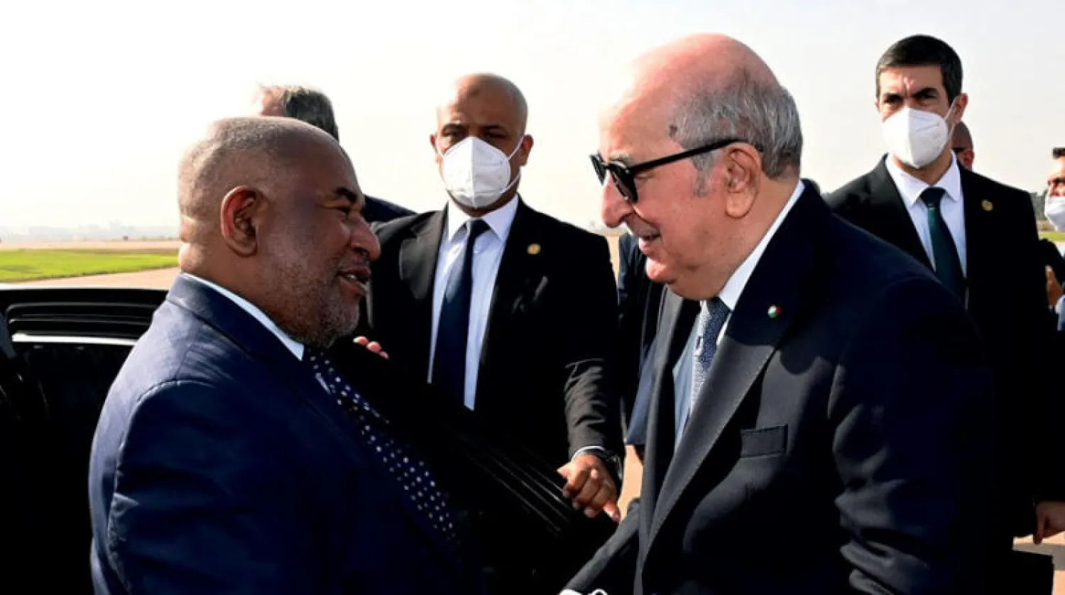 الرئيس تبون يستقبل رئيس جزر القمر بمطار العاصمة (الرئاسة الجزائرية)