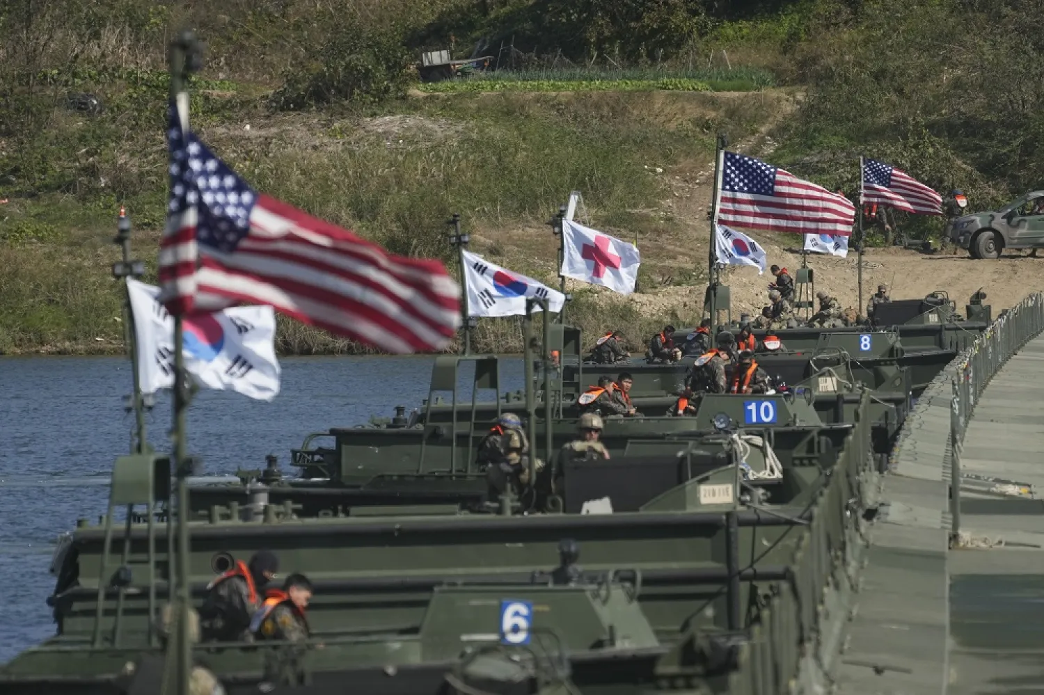 Flags of South Korea and the United States flutter before a joint river-crossing drill between South Korea and the United States in Yeoju, South Korea on Oct. 19, 2022. (AP)