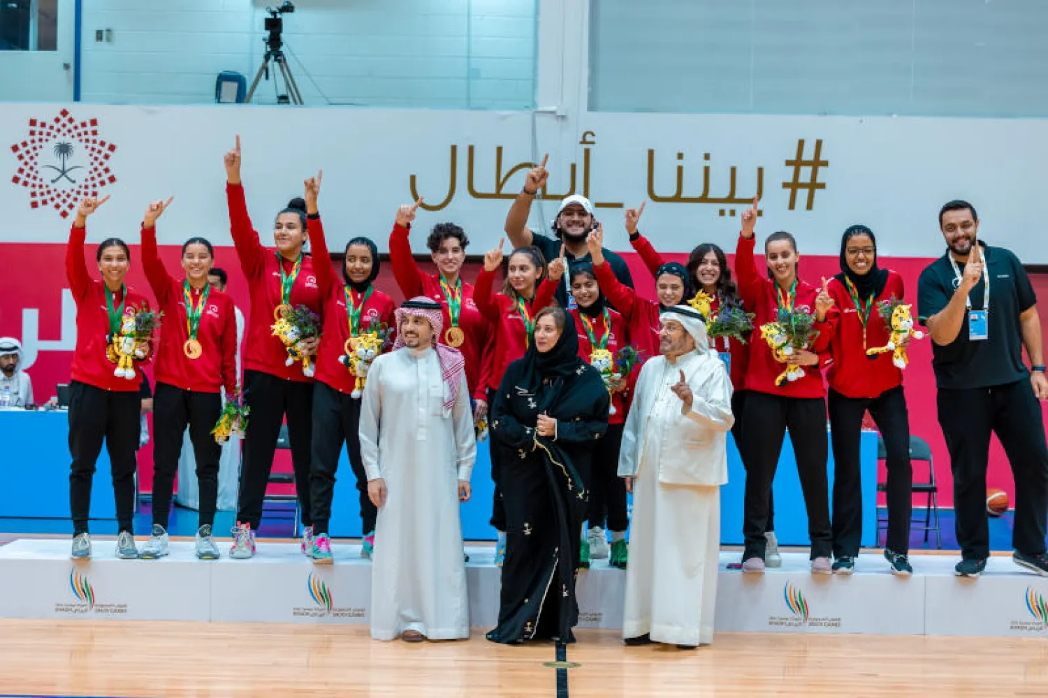 تتويج الفائزين بميداليات السلة للسيدات (الشرق الأوسط)