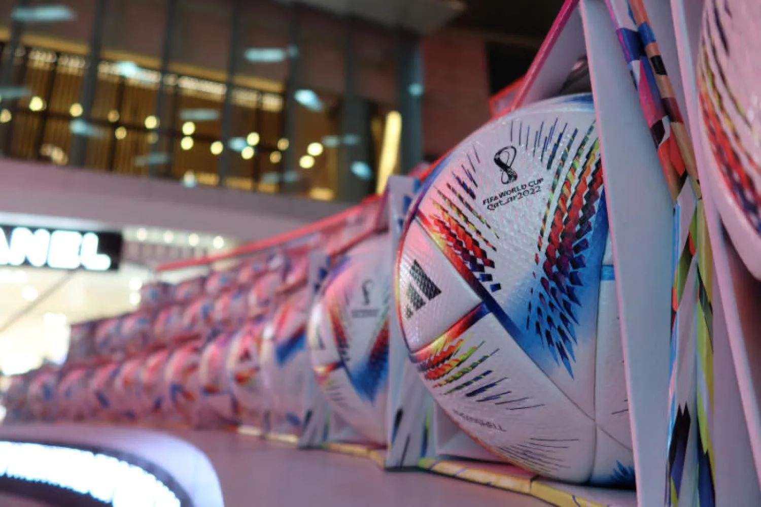 دعا الفيفا إلى التركيز على كرة القدم وترك خارج الملعب ( رويترز )