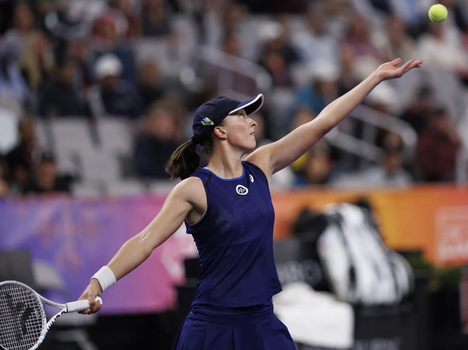 Iga Swiatek of Poland serves to Coco Gauff of the United States during their quarterfinals match in the WTA Finals held at Dickies Arena in Fort Worth, Texas, USA, 05 November 2022. (EPA)