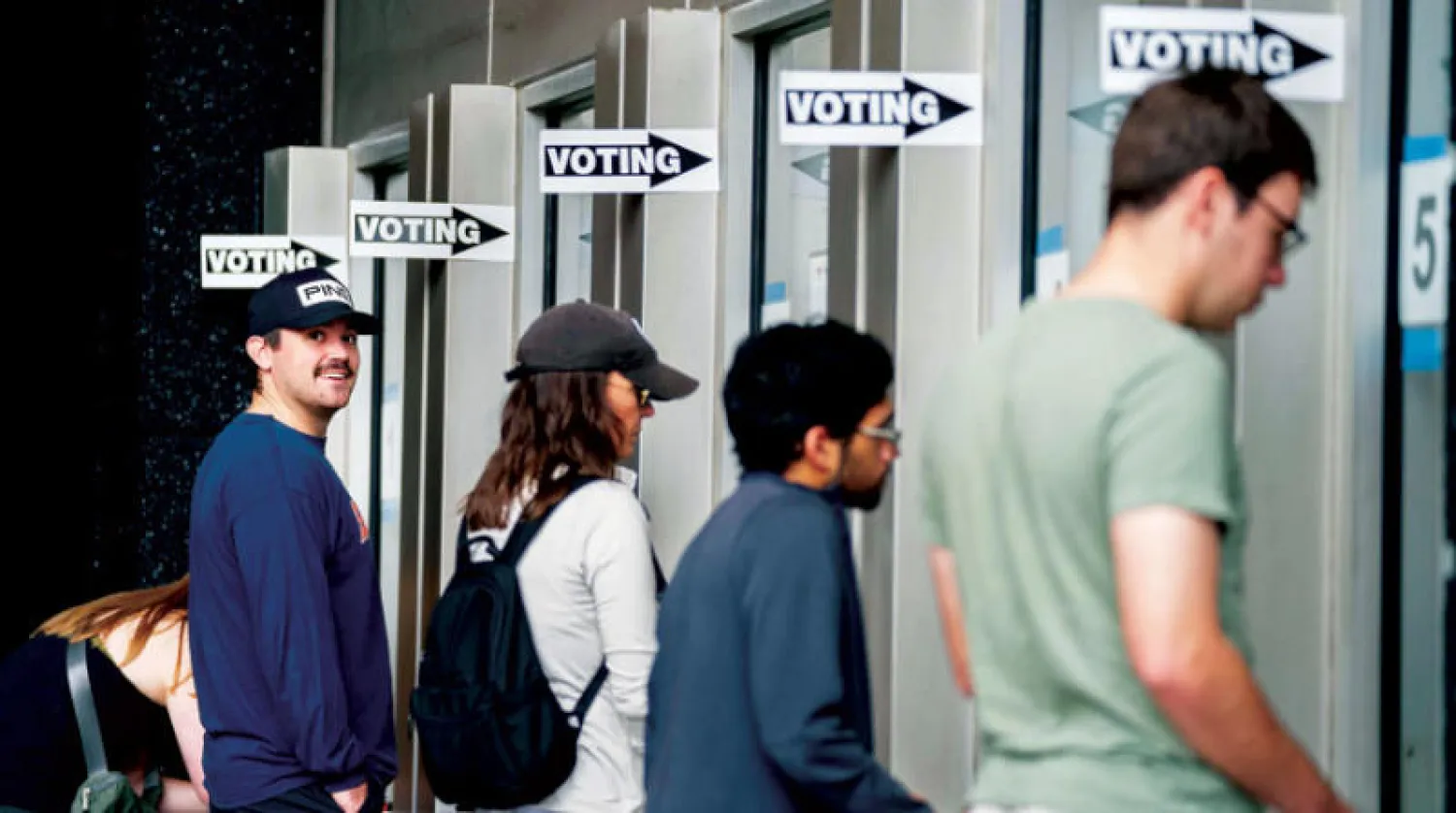 ناخبون يدلون بأصواتهم مبكرا في شارلوت بولاية نورث كارولاينا السبت (أ.ف.ب)