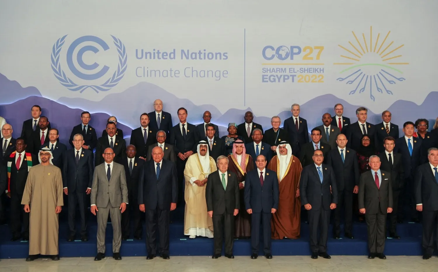 World leaders pose for a family photo during the COP27 climate summit in Sharm el-Sheikh, Egypt November 7, 2022. (Reuters) 