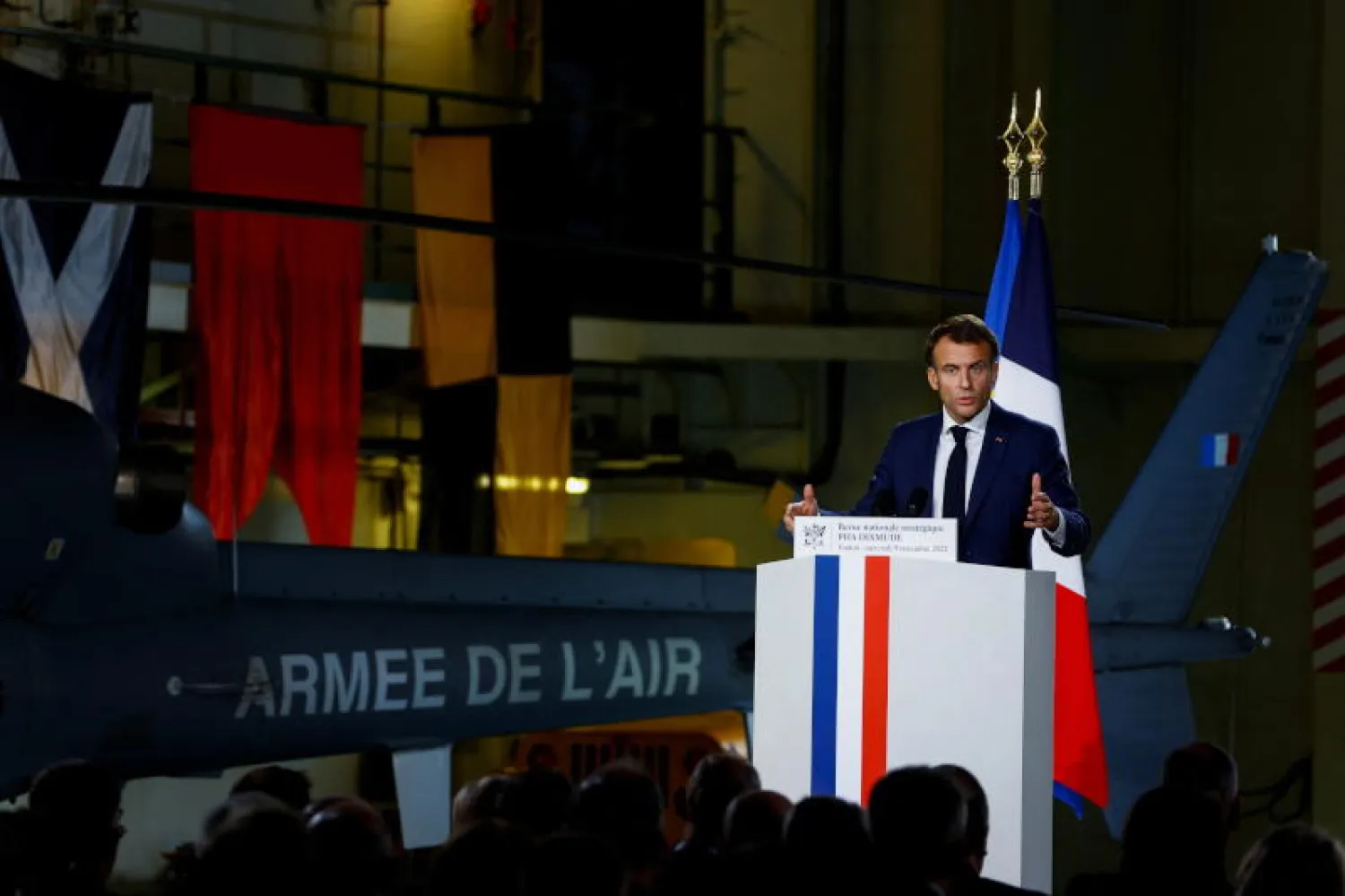 ماكرون أثناء تحدثه عن الاستراتيجية الدفاعية (إ.ب.أ)