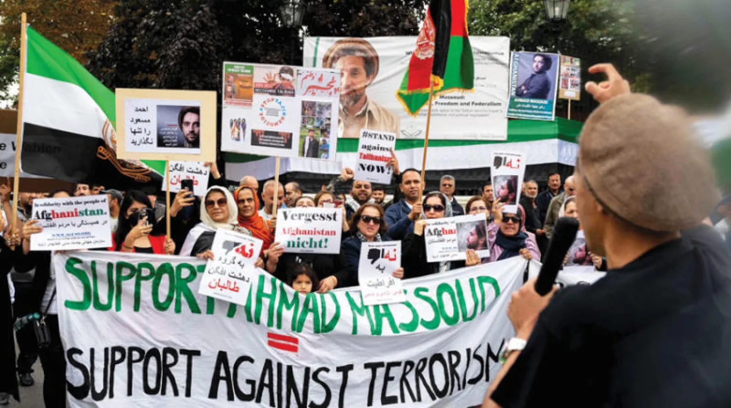 مؤيدون للزعيم الأفغاني المعارض لحركة «طالبان» أحمد مسعود خلال تظاهرة في فيينا يوم 16 سبتمبر الماضي (أ.ف.ب)