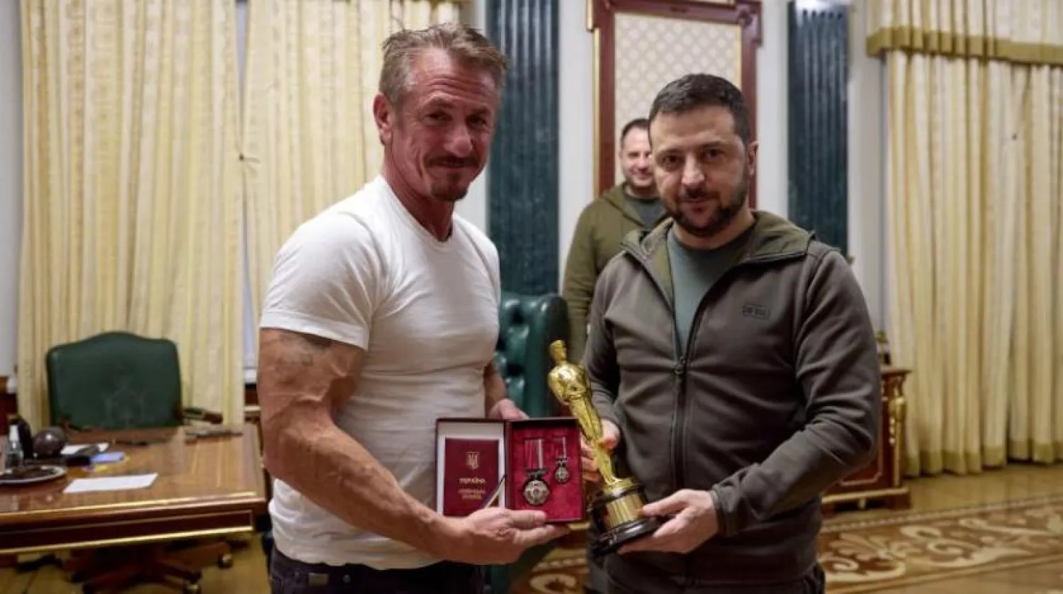 ABD’li aktör ve yönetmen Sean Penn ve Ukrayna Devlet Başkanı Vladimir Zelenskiy (AFP)