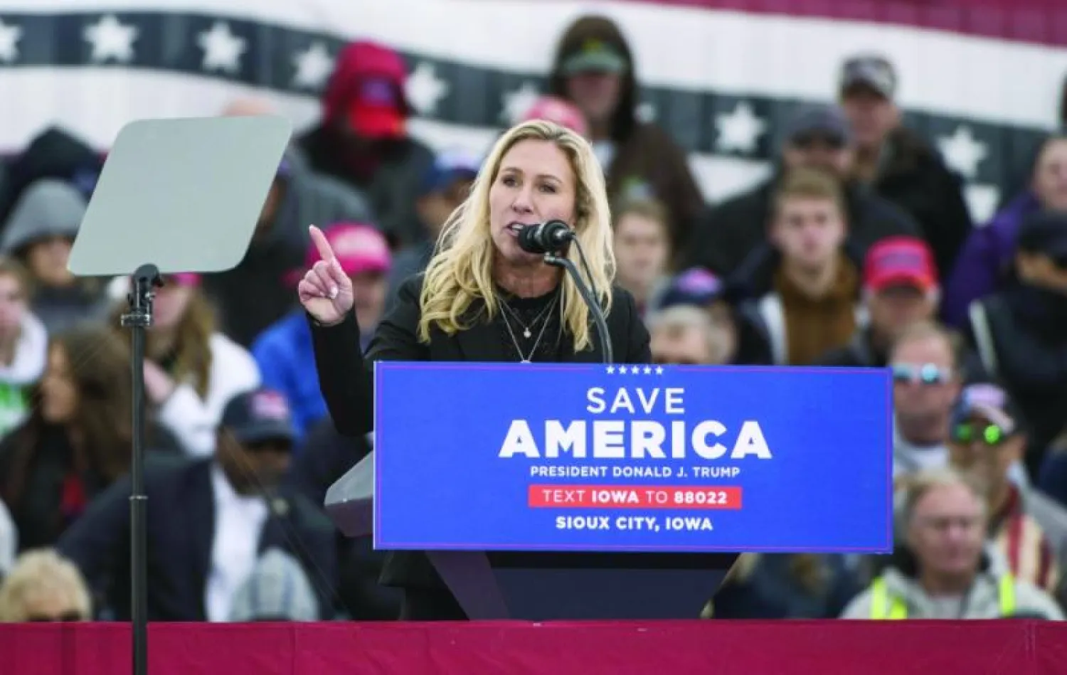 النائبة الجمهورية غرين توعّدت بوقف الدعم المالي لأوكرانيا في تجمع بأيوا، في 3 نوفمبر (أ.ف.ب)