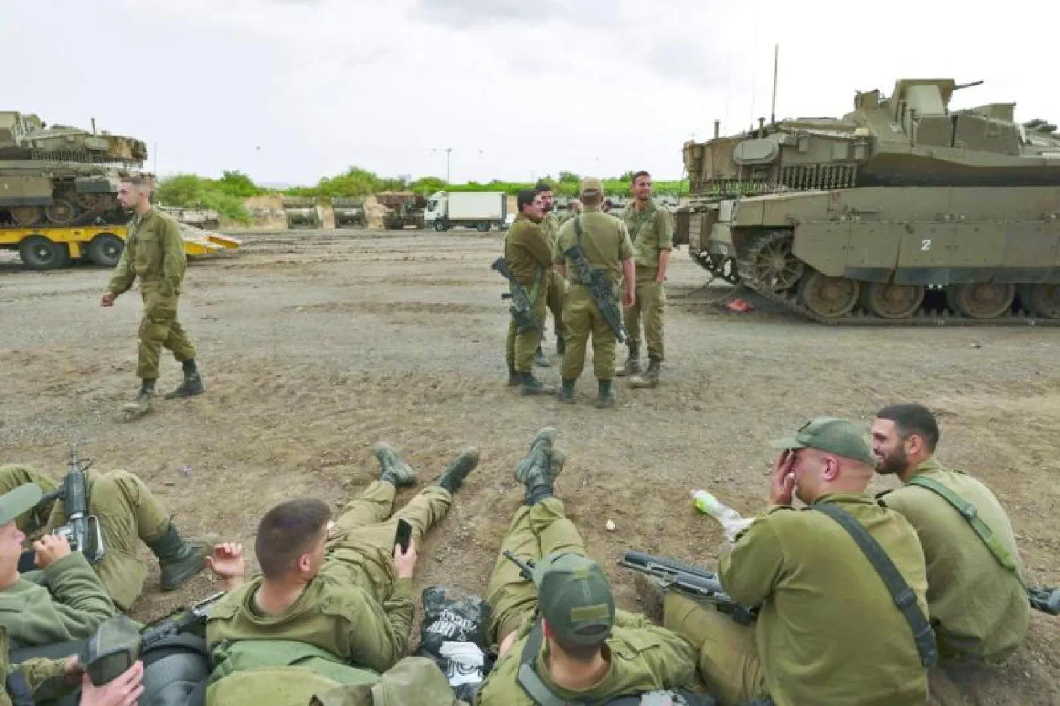 جنود إسرائيليون خلال مناورات في الجزء الذي تحتله إسرائيل من الجولان السوري أمس (أ.ف.ب)