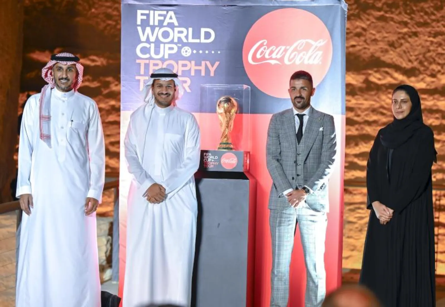 أقيم احتفال رسمي لاستقبال النسخة الأصلية من كأس العالم (تصوير: بشير صالح)