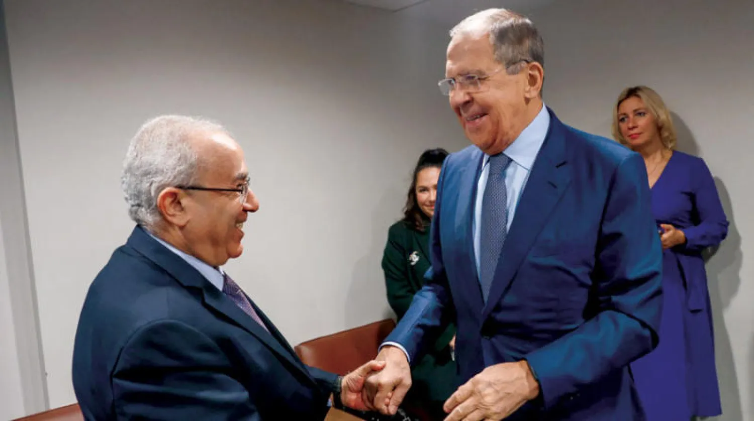 صورة من لقاء سابق بين وزير خارجية الجزائر رمطان لعمامرة ونظيره الروسي (رويترز)