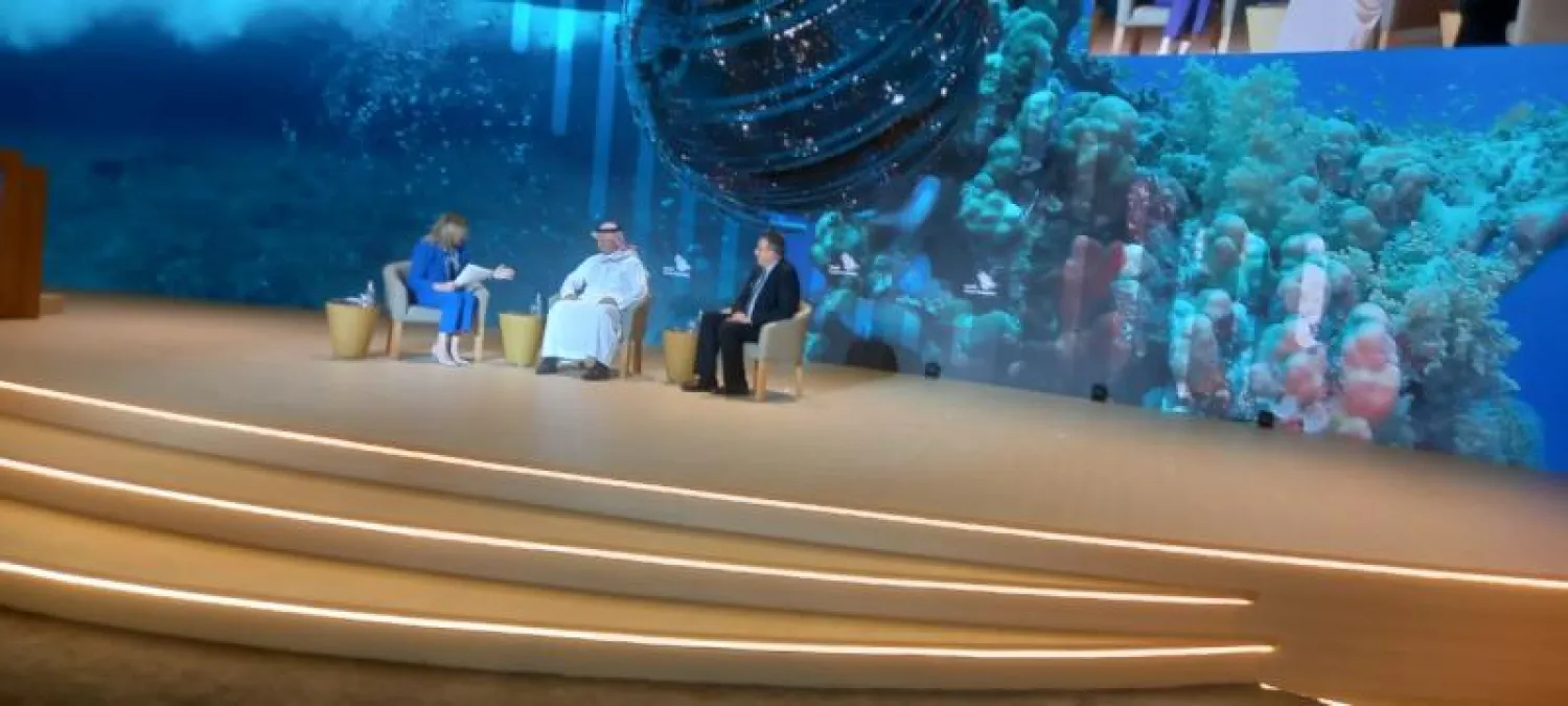 المشاركون في جلسة «الاقتصاد الأزرق» (الشرق الأوسط)