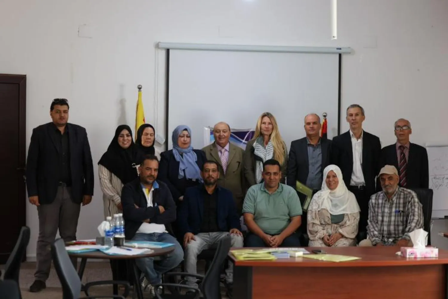 جانب من المشاركين بجلسة حوارية ناقشت أزمة المنافذ والعاملين بها في ليبيا (الشرق الأوسط)