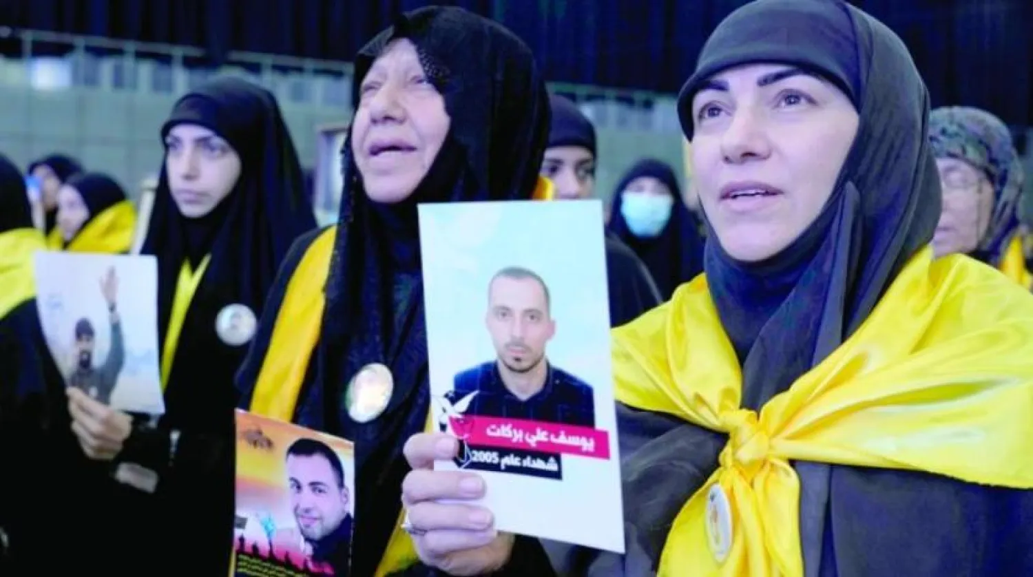 Hizbullah destekçileri dün Beyrut'un güney banliyölerinde düzenlenen etkinliğe geniş katılım gösterdi. (AP)