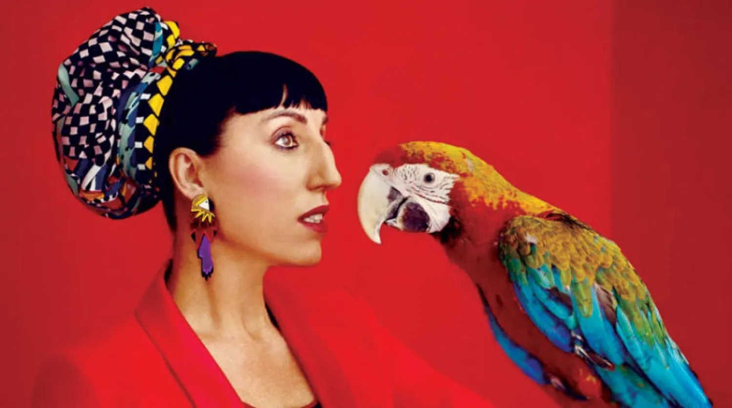 صورة لافتة في المعرض