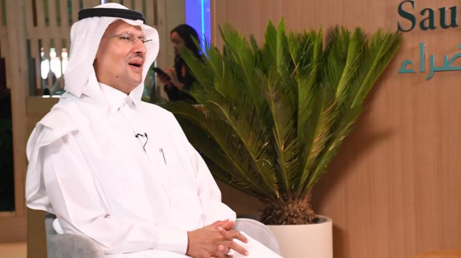 Suudi Enerji Bakanı Prens Abdulaziz bin Selman, Yeşil Suudi Girişimi'nin faaliyetleri kapsamında iklim eyleminin önemi üzerine bir tartışma oturumuna katıldı. (SPA) 

