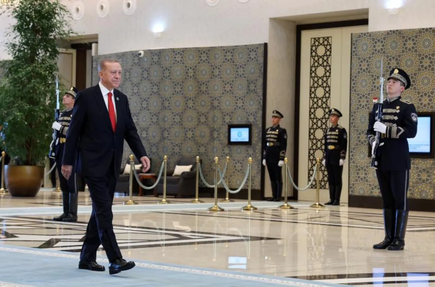 الرئيس التركي رجب طيب إردوغان في سمرقند (د.ب.أ)