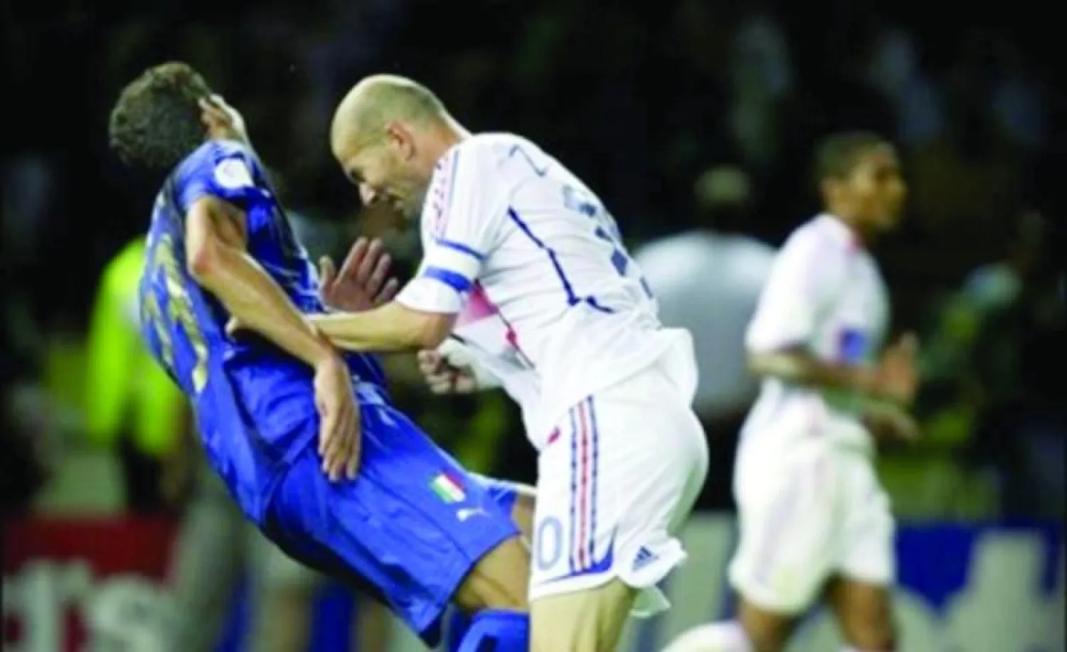 «نطحة زيدان» والمدافع الإيطالي ماركو ماتيراتزي (أ.ب)