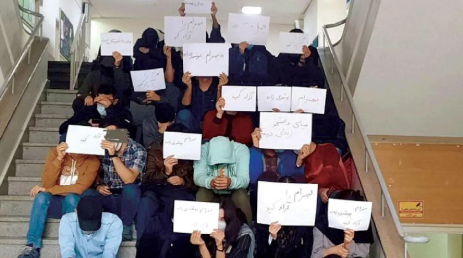 Protesting students at the Faculty of Engineering of the University of Tehran (Student Union Committee)