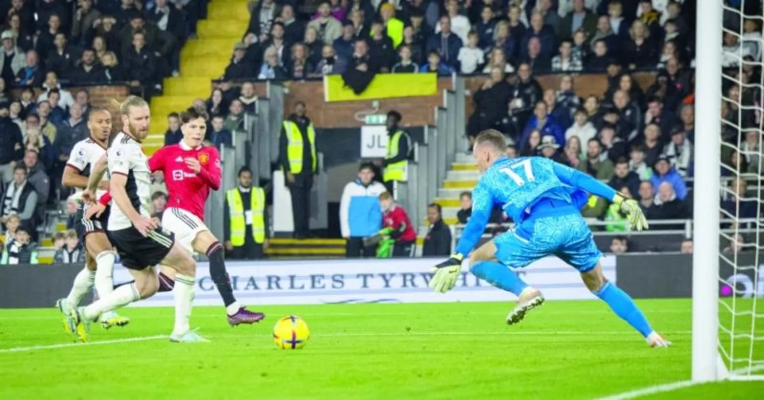 غارناتشو (يمين) يسجل هدف فوز يونايتد القاتل في شباك فولهام (إ.ب.أ)