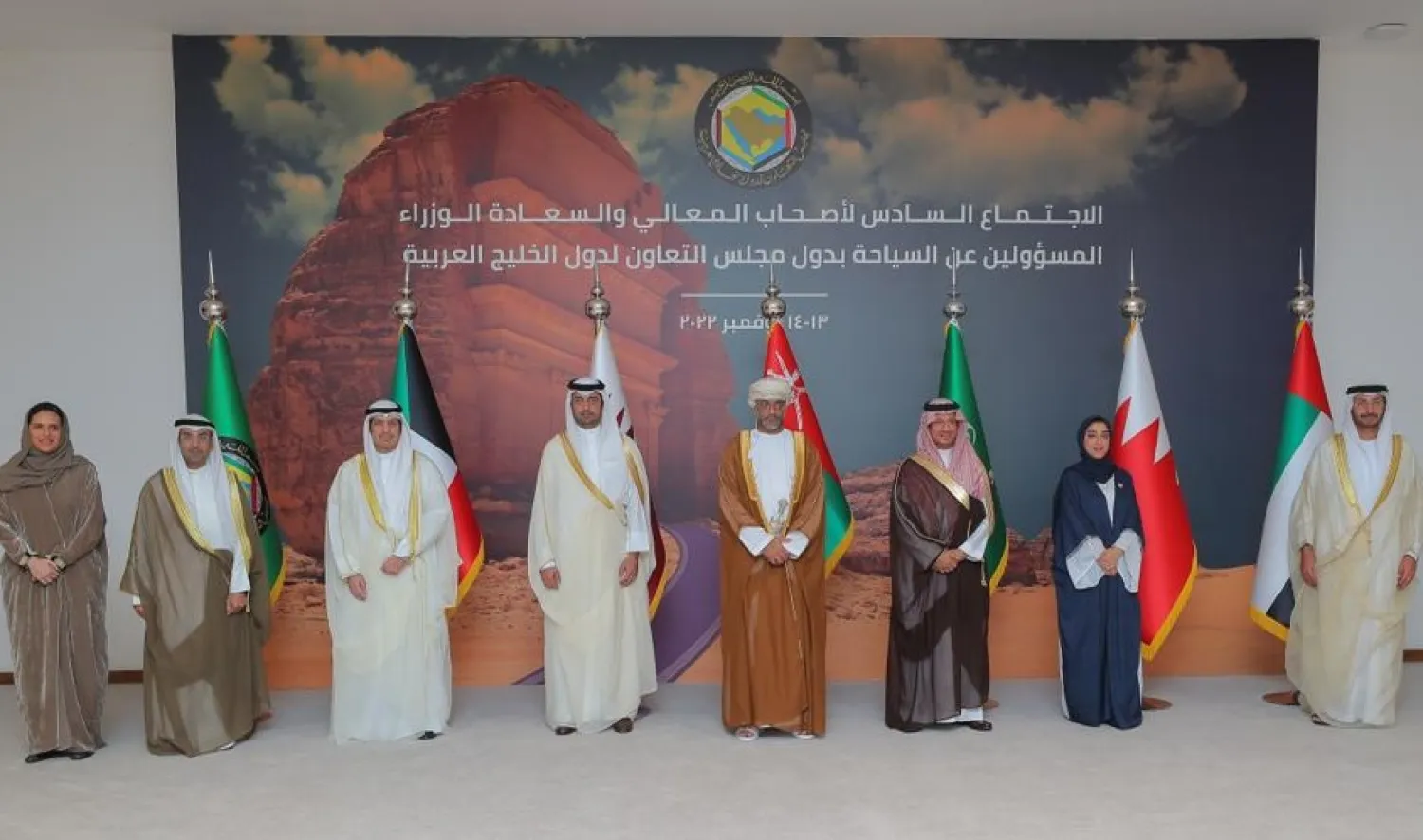 صورة تذكارية للوزراء المسؤولين عن السياحة بدول الخليج خلال اجتماعهم في العلا (الشرق الأوسط)