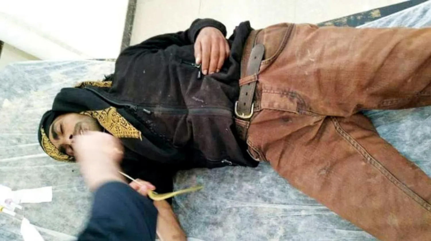 صورة لنازح في إدلب حاول الانتحار عبر تناوله حبوب غاز تُستخدم عادة لحفظ المؤونة (الشرق الأوسط)