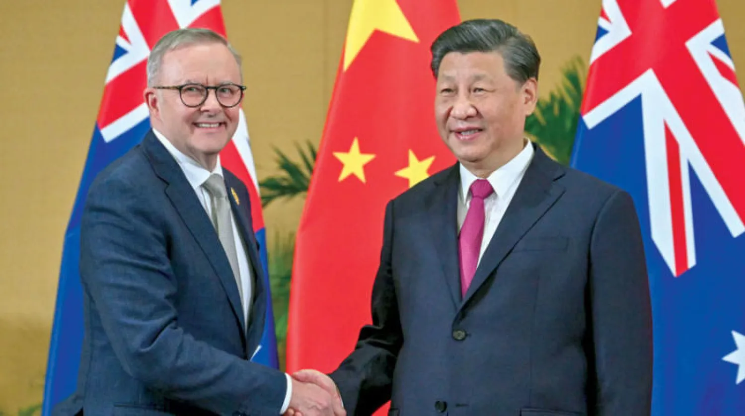 لقاء الرئيس الصيني ورئيس الوزراء الأسترالي على هامش القمة أمس (أ.ب)