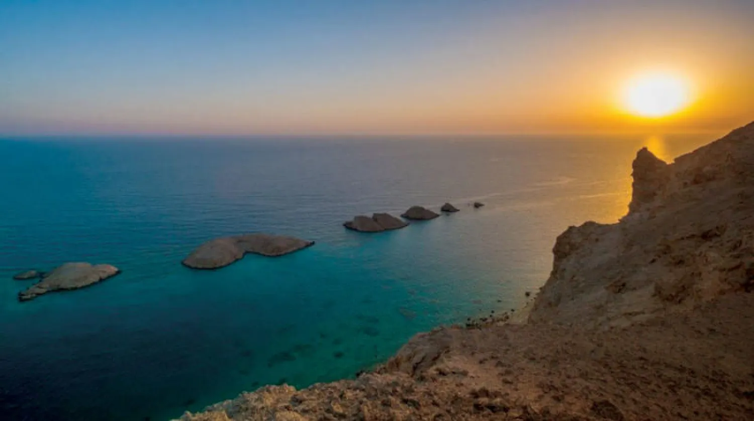 «نيوم» تسابق الزمن في مشاريع الطاقة المتجددة والنظيفة وتجري صفقات كبرى نحو تحقيق أهداف الاستدامة (الشرق الأوسط)