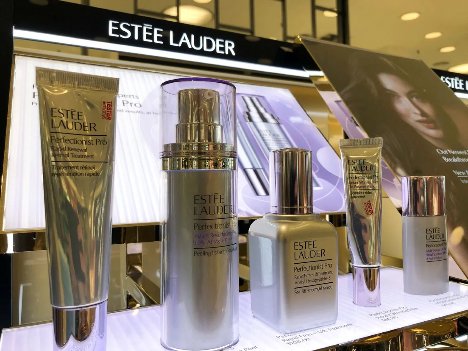 An Estee Lauder cosmetics counter is seen in Los Angeles, California, U.S., August 19, 2019. REUTERS/Lucy Nicholson/File Photo