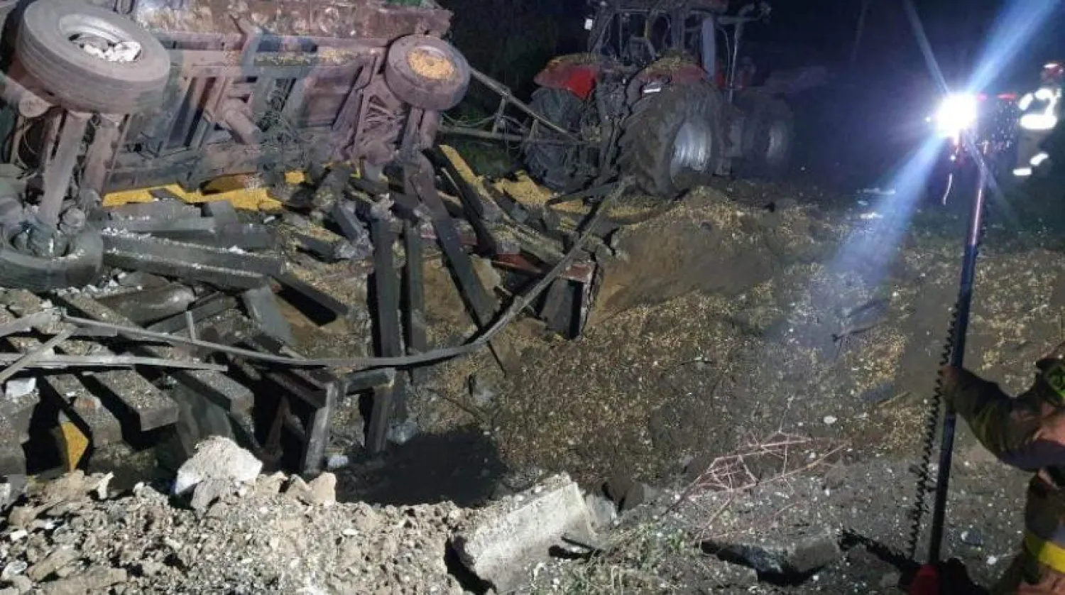Ukrayna sınırına yakın bir Polonya köyüne füzenin düşmesi sonucu oluşan tahribat (Reuters)