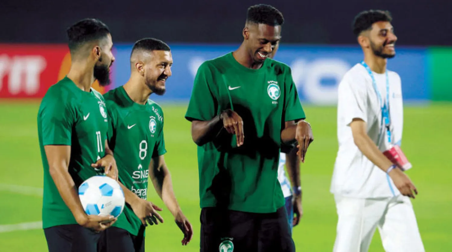 كنو في حديث باسم مع زميليه المالكي والشهري (رويترز)