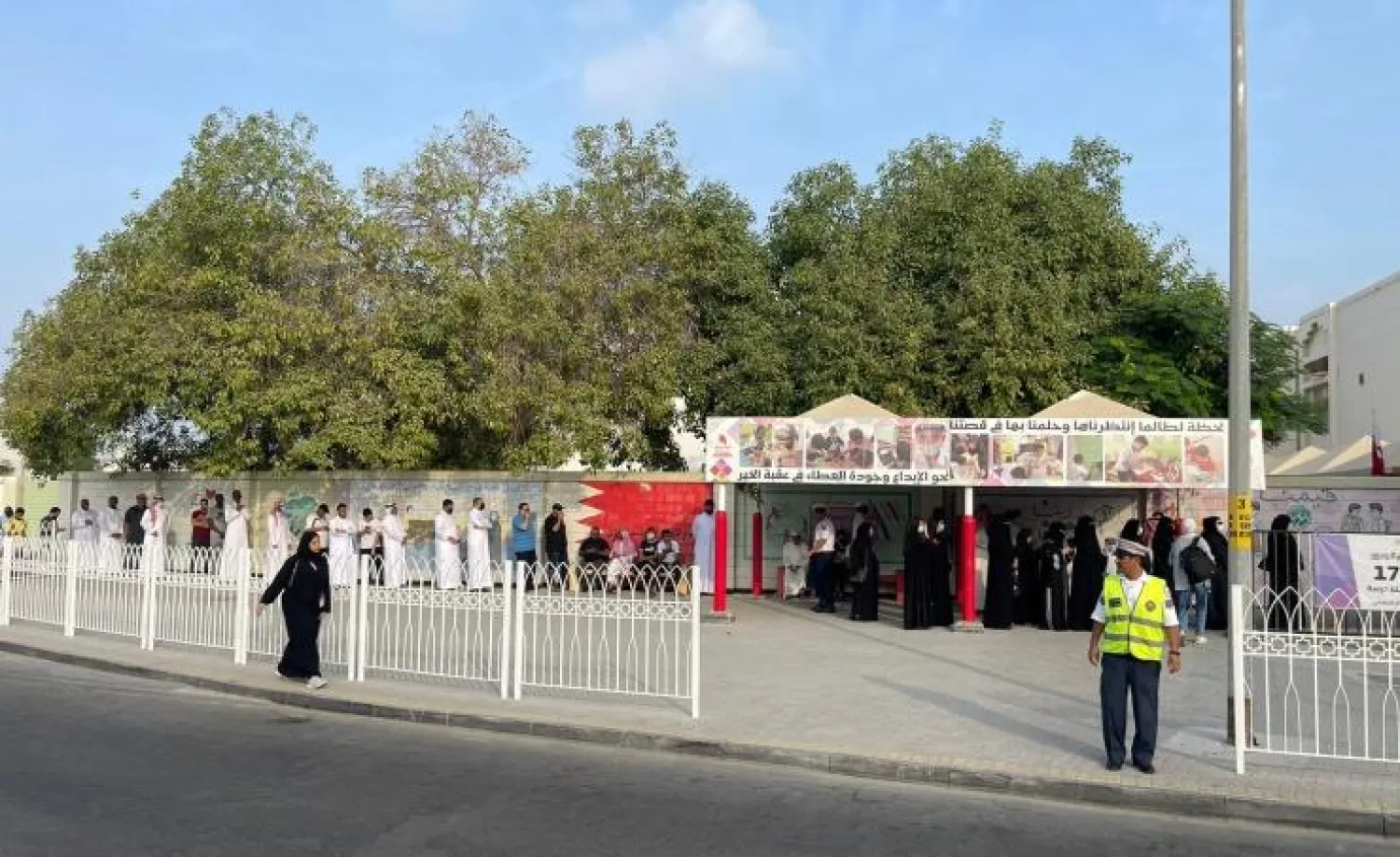 الناخبون في البحرين يتوجهون لمراكز الاقتراع في جولة الإعادة للانتخابات النيابية والبلدية (بنا)