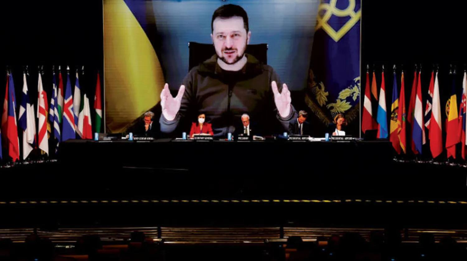 زيلينسكي يتحدث أمام اللجنة البرلمانية لـ «الناتو» (إ.ب.أ)