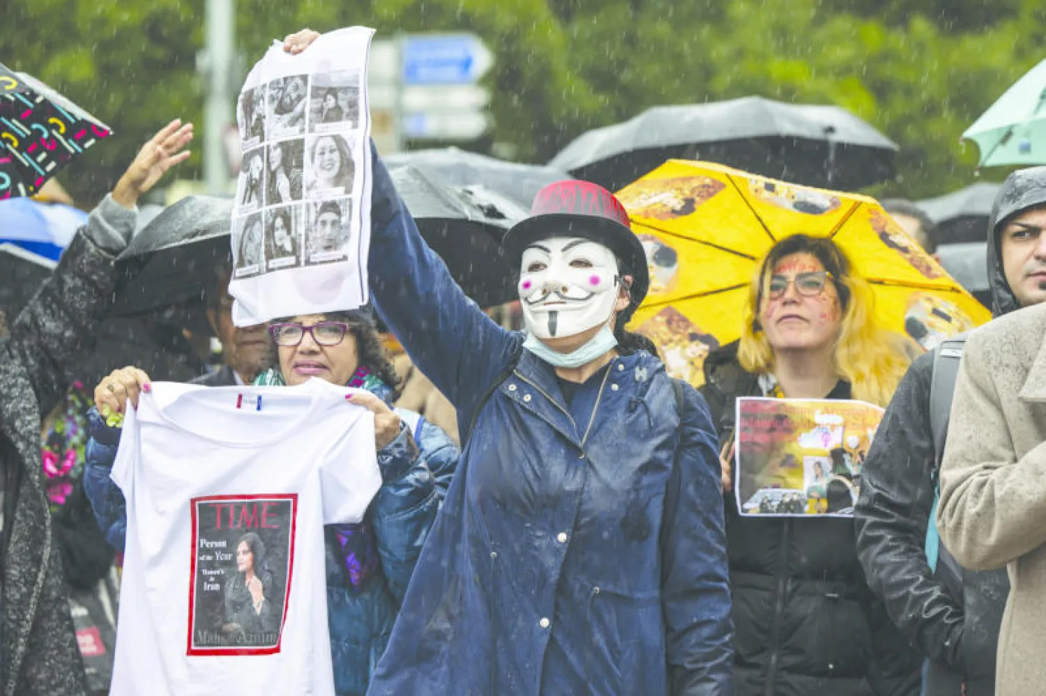 متظاهرون خلال مسيرة ضد النظام الإيراني أمام مقر الأمم المتحدة في جنيف مطلع الشهر الماضي (إ.ب.أ)