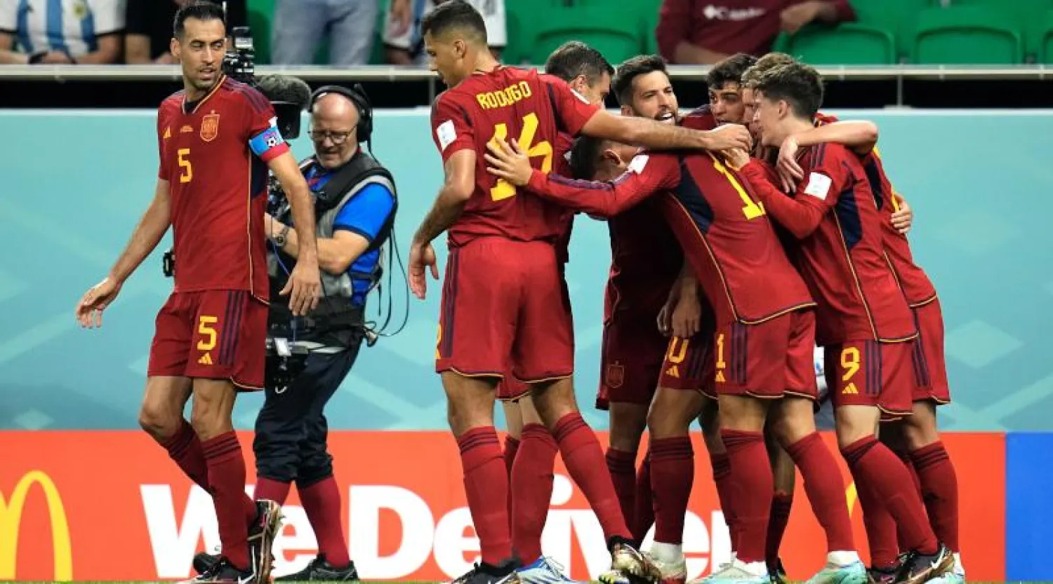 فرحة لاعبي إسبانيا بسباعيتهم في شباك كوستاريكا (أ.ب)