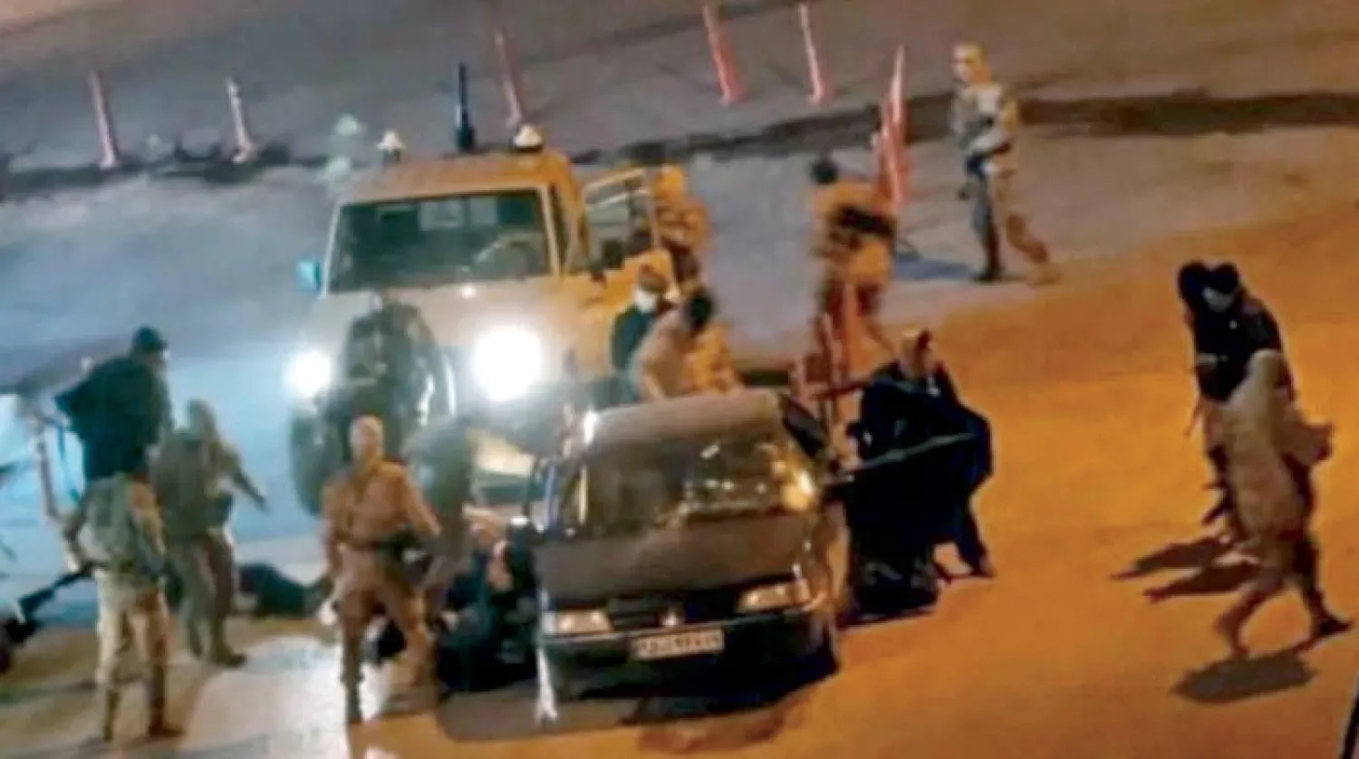 نقطة تفتيش لـ«الحرس الثوري» في مدينة جوانرود بمحافظة كردستان (تويتر)