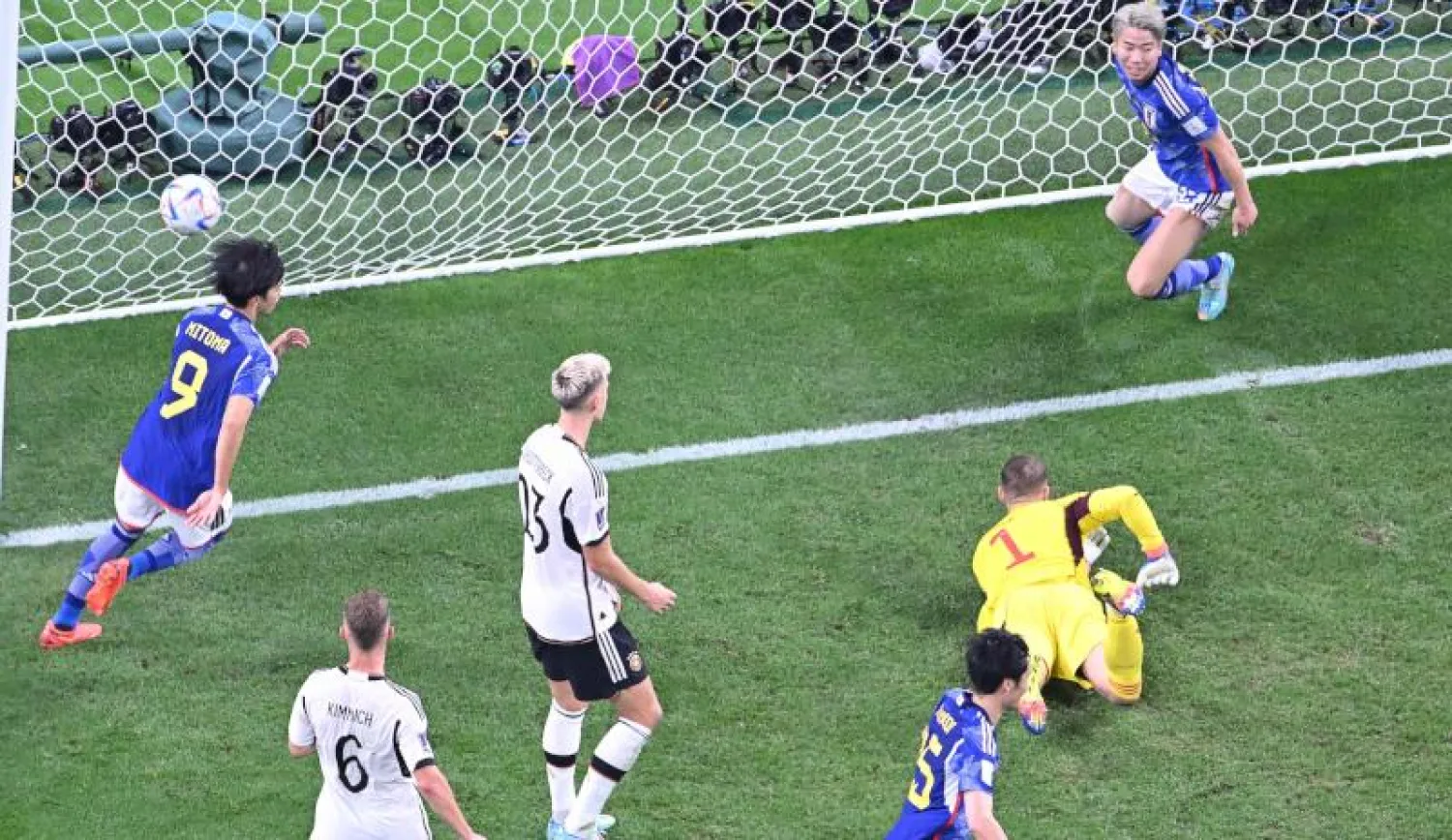 المنتخب الألماني كان جيداً في الشوط الأول لكن اليابان قلبت الطاولة في نهاية المباراة (أ.ف.ب)