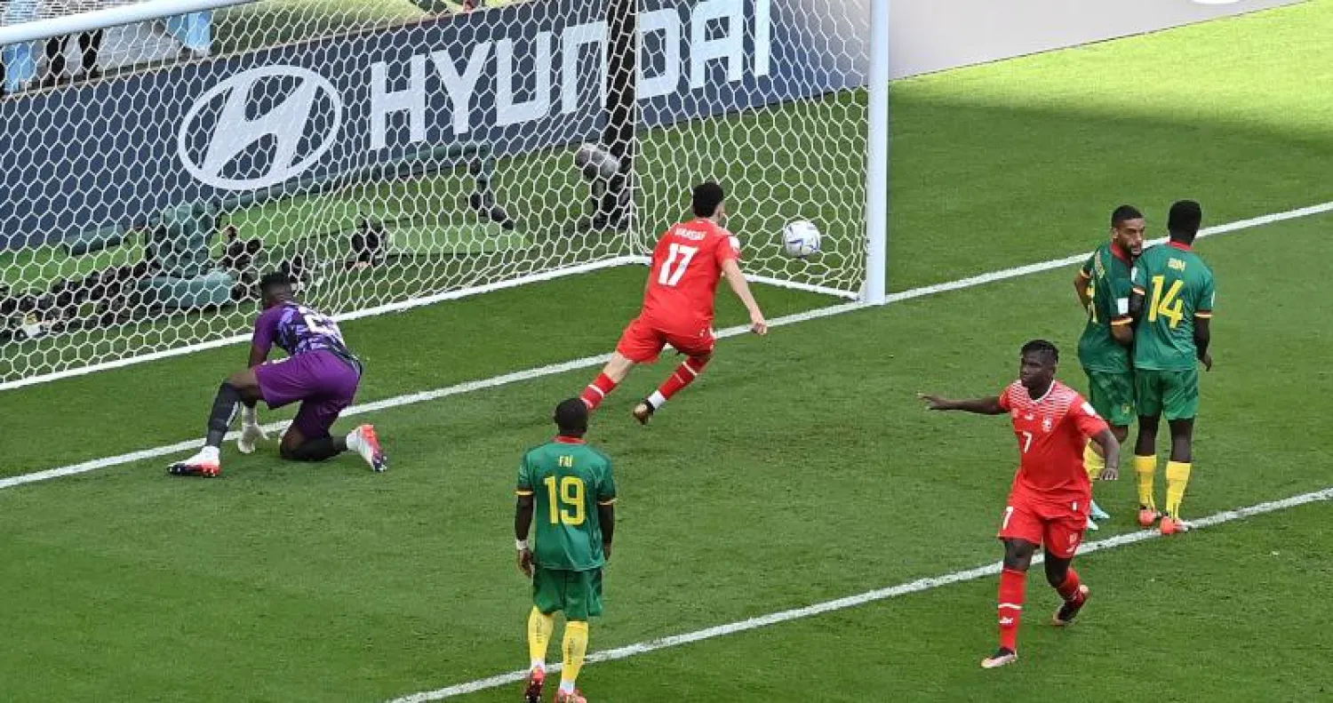 نجم سويسرا إمبولو لم يحتفل بهدفه في شباك وطنه الأصلي الكاميرون (أ.ف.ب)