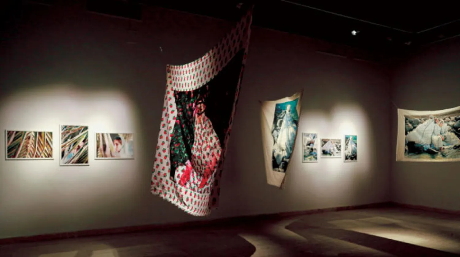 من معرض «حوريات جدة» للفنانة السعودية أميرة ناظر (الشرق الأوسط)