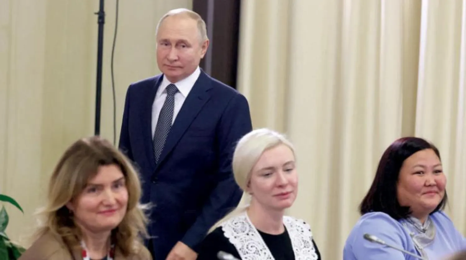 Putin, Ukrayna savaşına katılan Rus askerlerinin anneleriyle görüştü. (AFP) 