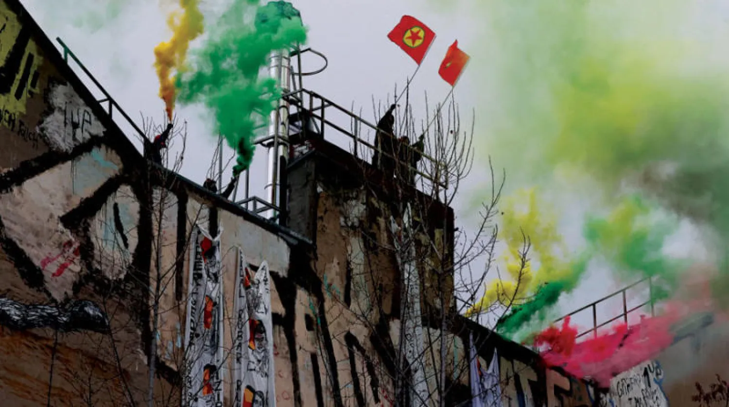 مظاهرة مؤيدة للأكراد ضد العمل العسكري التركي في شمال سوريا والعراق في 26 نوفمبر ببرلين (رويترز)