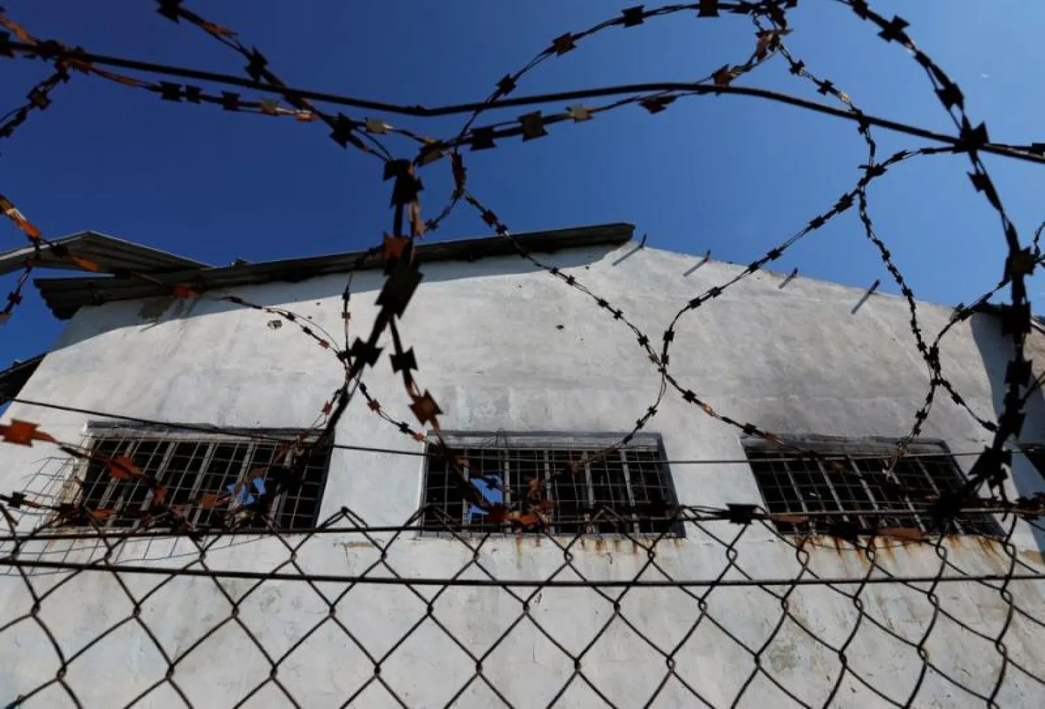 صورة لسجن روسي في منطقة دونيتسك الأوكرانية (رويترز)