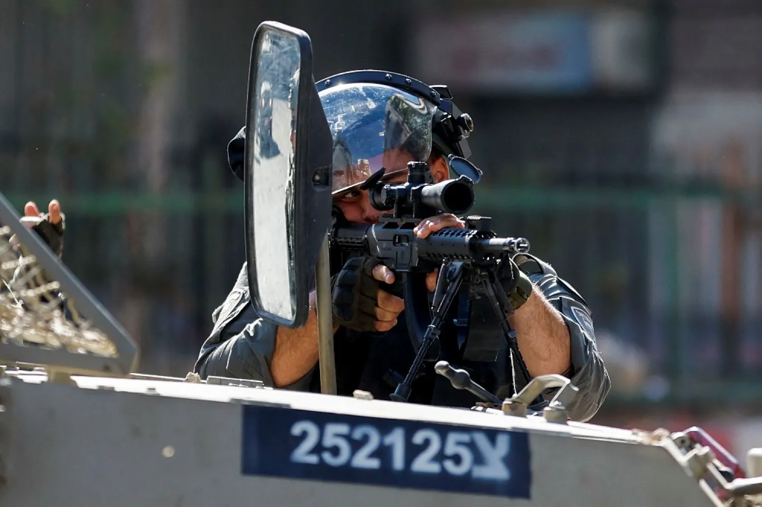 An Israeli border police officer aims a weapon during a scuffle between Palestinians and Israeli settlers in Hebron in the Israeli-occupied West Bank November 19, 2022. (Reuters)
