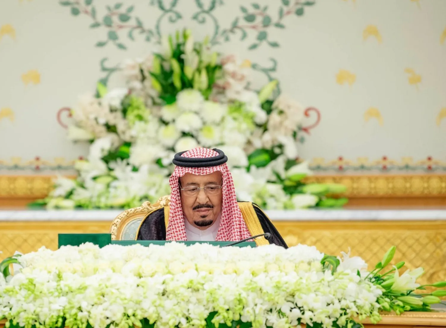 King Salman chairs a cabinet meeting in Riyadh on Tuesday. (SPA)