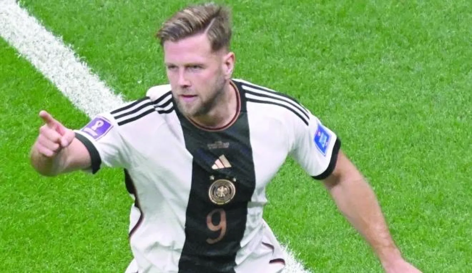 فولكروغ منح ألمانيا نقطتها الأولى أمام إسبانيا فأحيا آمالها (أ.ف.ب)